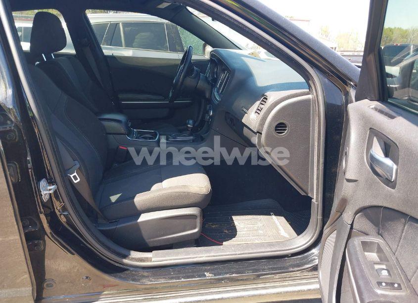 Photo 5 of 2019 Dodge Charger SXT RWD (VIN 2C3CDXBG5KH713354)