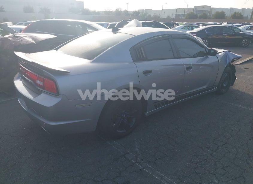 Photo 4 of 2013 Dodge Charger SE (VIN 2C3CDXBG6DH625612)