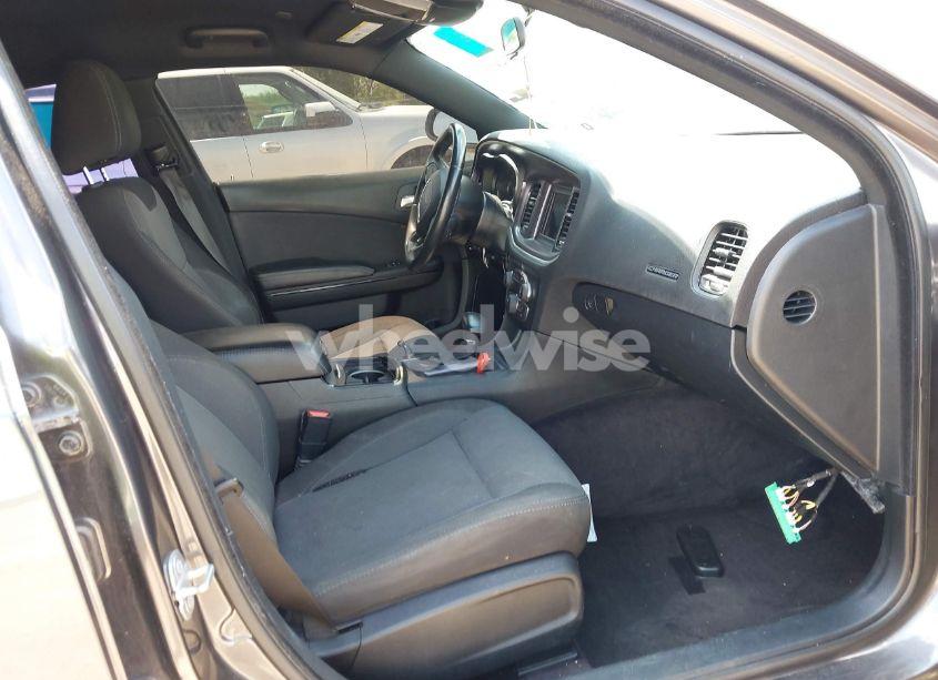 Photo 5 of 2018 Dodge Charger SXT RWD (VIN 2C3CDXBG6JH206865)
