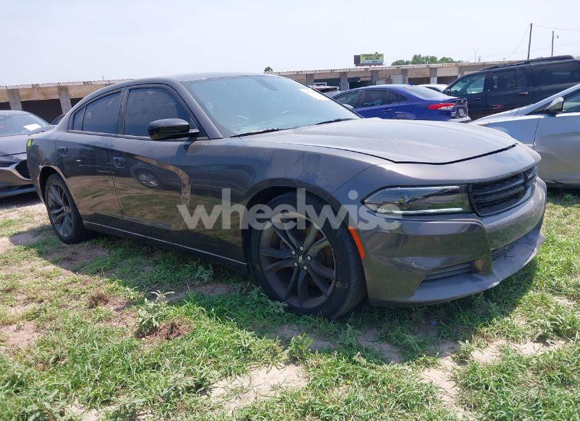 2018 Dodge Charger SXT RWD (VIN 2C3CDXBG6JH336693) main photo