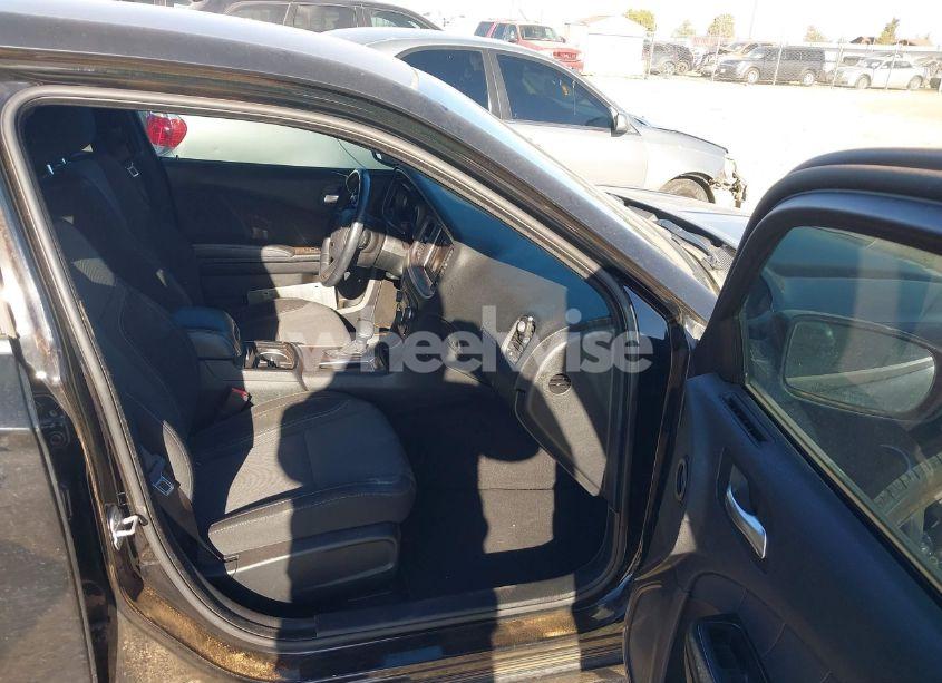 Photo 5 of 2019 Dodge Charger SXT RWD (VIN 2C3CDXBG6KH670711)