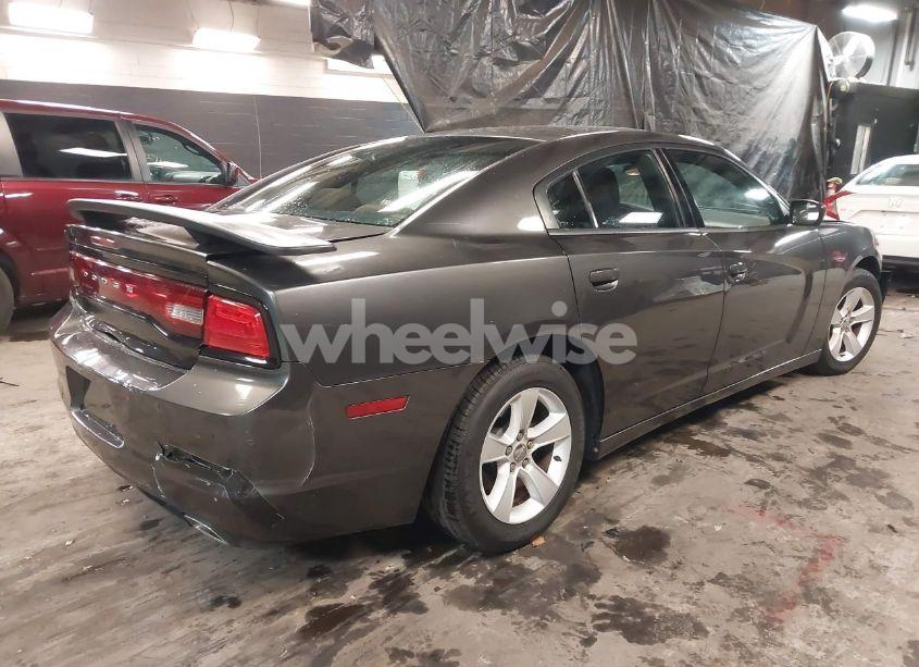 Photo 4 of 2013 Dodge Charger SE (VIN 2C3CDXBG7DH623853)