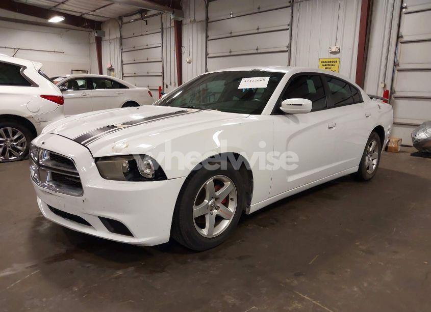 Photo 2 of 2013 Dodge Charger SE (VIN 2C3CDXBG7DH625408)