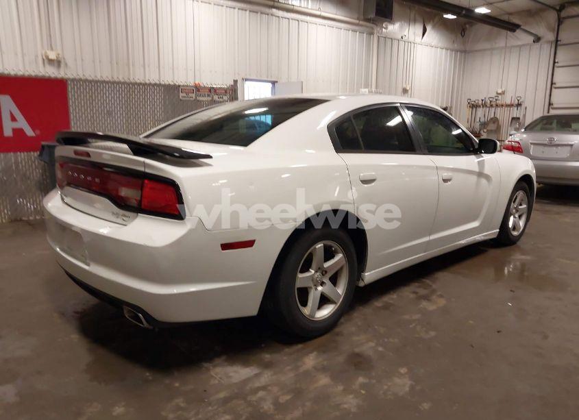 Photo 4 of 2013 Dodge Charger SE (VIN 2C3CDXBG7DH625408)