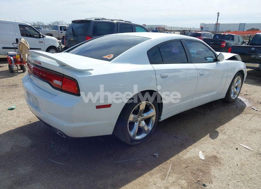 Photo 4 of 2014 Dodge Charger SE (VIN 2C3CDXBG7EH130112)