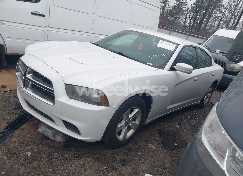 Photo 2 of 2014 Dodge Charger SE (VIN 2C3CDXBG7EH283556)