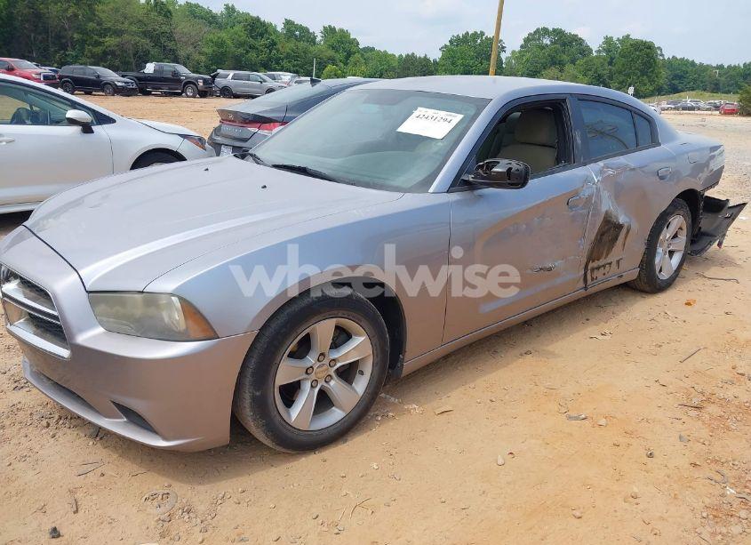 Photo 2 of 2013 Dodge Charger SE (VIN 2C3CDXBG8DH570418)