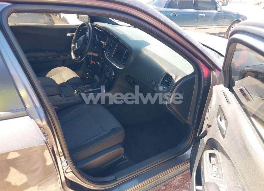 Photo 5 of 2018 Dodge Charger SXT RWD (VIN 2C3CDXBG8JH157555)