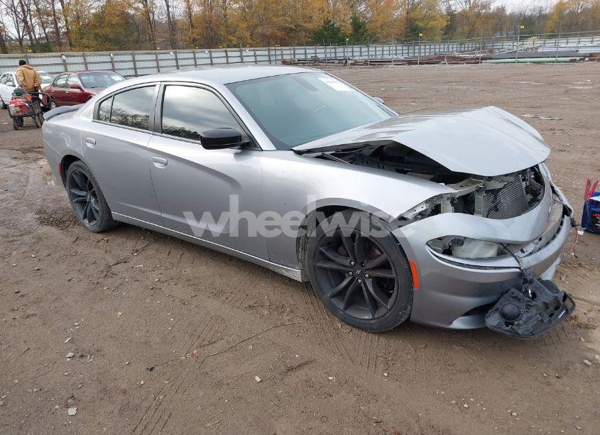 2018 Dodge Charger SXT RWD (VIN 2C3CDXBG8JH187347) main photo