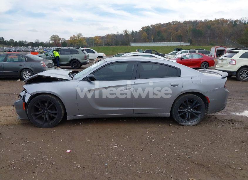 Photo 14 of 2018 Dodge Charger SXT RWD (VIN 2C3CDXBG8JH187347)