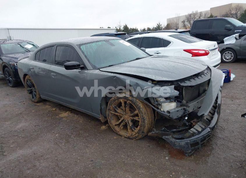 2018 Dodge Charger SXT RWD (VIN 2C3CDXBG8JH284466) main photo