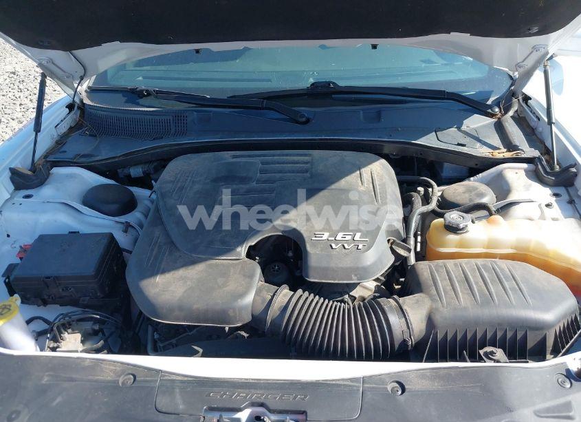 Photo 10 of 2019 Dodge Charger SXT RWD (VIN 2C3CDXBG8KH589225)