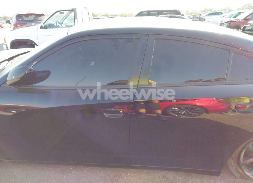 Photo 14 of 2019 Dodge Charger SXT RWD (VIN 2C3CDXBG8KH615323)