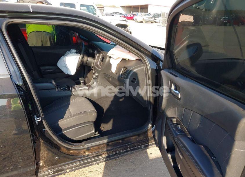 Photo 5 of 2019 Dodge Charger SXT RWD (VIN 2C3CDXBG8KH615323)