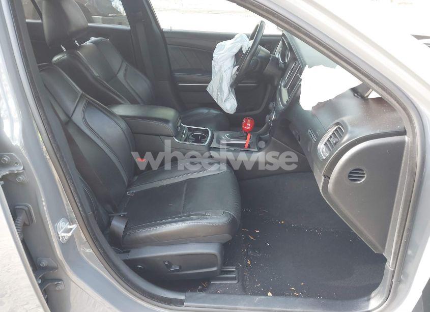 Photo 5 of 2019 Dodge Charger SXT RWD (VIN 2C3CDXBG8KH622210)