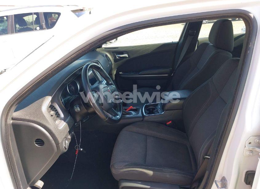 Photo 5 of 2019 Dodge Charger SXT RWD (VIN 2C3CDXBG8KH724557)