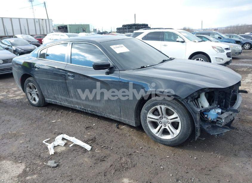 2019 Dodge Charger SXT RWD (VIN 2C3CDXBG8KH724946) main photo