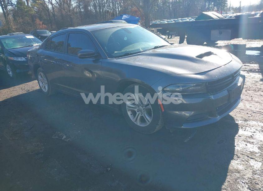 2019 Dodge Charger SXT RWD (VIN 2C3CDXBG8KH752973) main photo