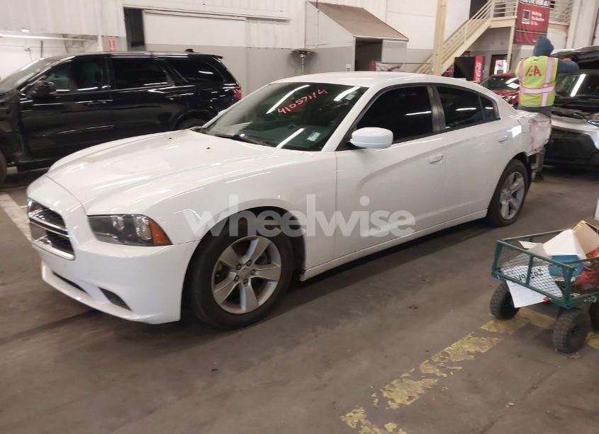 Photo 2 of 2013 Dodge Charger SE (VIN 2C3CDXBG9DH520241)