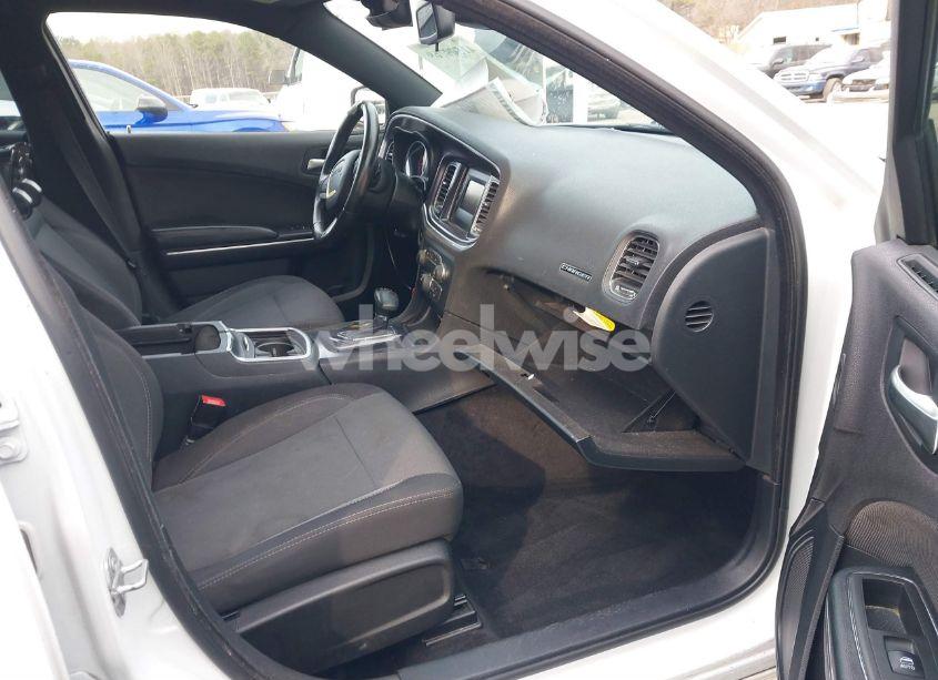 Photo 5 of 2015 Dodge Charger SE (VIN 2C3CDXBG9FH747948)