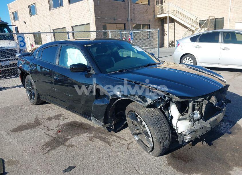 2018 Dodge Charger SXT RWD (VIN 2C3CDXBG9JH297677) main photo