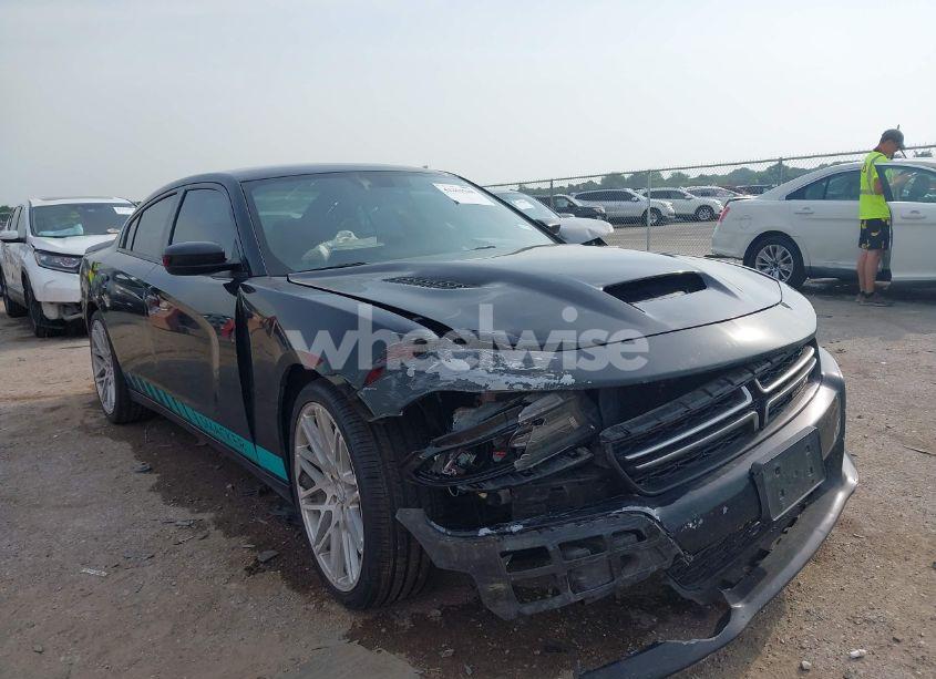 2019 Dodge Charger SXT RWD (VIN 2C3CDXBG9KH681699) main photo