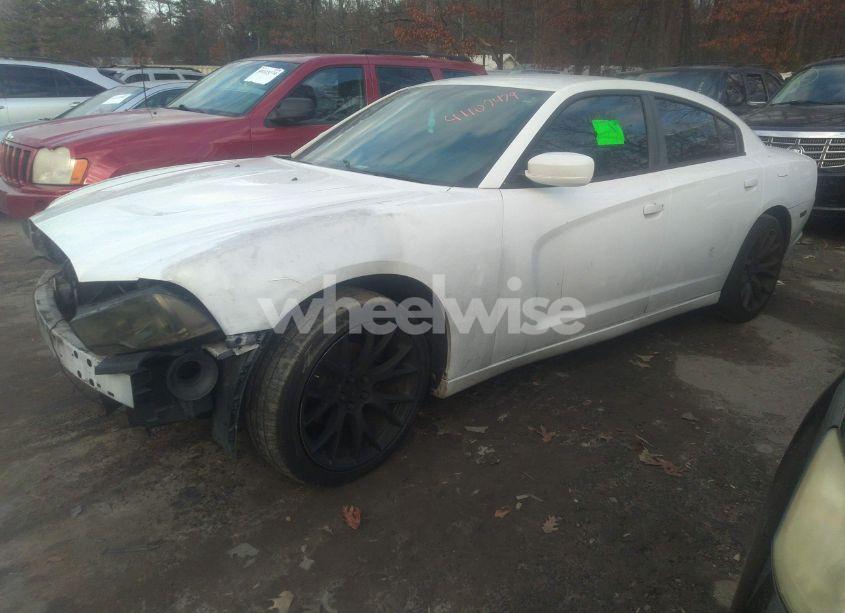 Photo 2 of 2012 Dodge Charger SE (VIN 2C3CDXBGXCH108733)