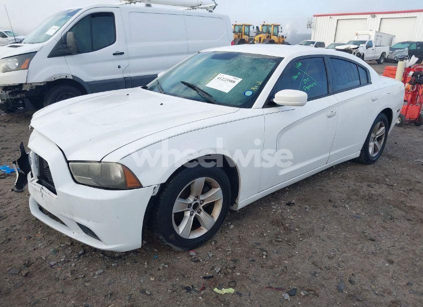 Photo 2 of 2012 Dodge Charger SE (VIN 2C3CDXBGXCH185084)