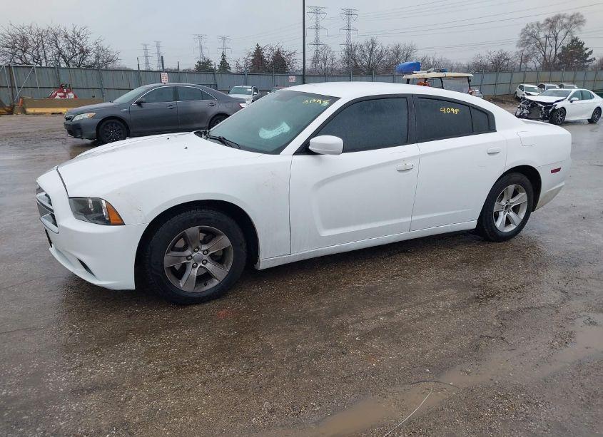Photo 2 of 2013 Dodge Charger SE (VIN 2C3CDXBGXDH742982)
