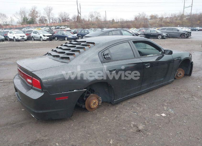 Photo 4 of 2014 Dodge Charger SE (VIN 2C3CDXBGXEH112557)