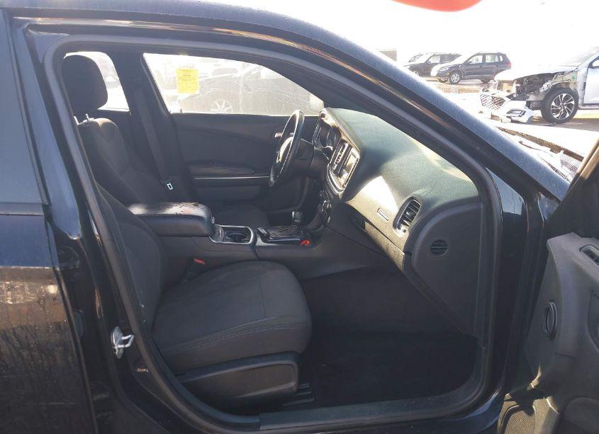 Photo 5 of 2015 Dodge Charger SE (VIN 2C3CDXBGXFH875213)