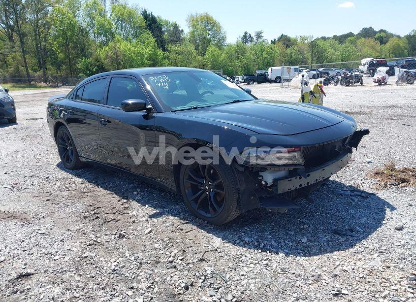 2017 Dodge Charger SE RWD (VIN 2C3CDXBGXHH643102) main photo