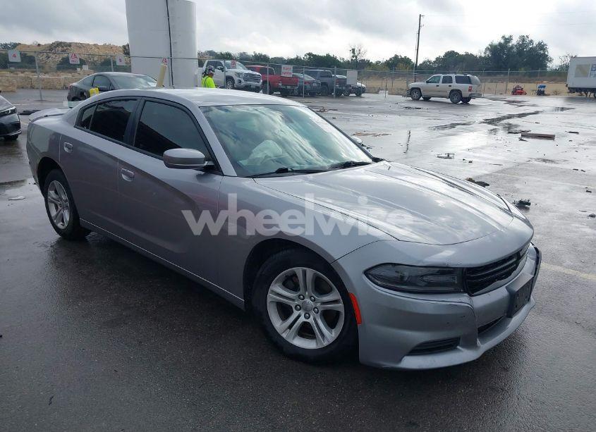 2018 Dodge Charger SXT RWD (VIN 2C3CDXBGXJH196549) main photo