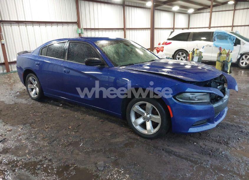 2018 Dodge Charger SXT RWD (VIN 2C3CDXBGXJH197751) main photo