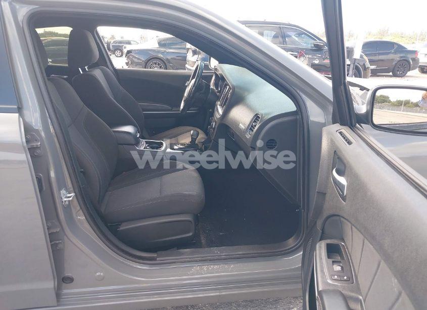 Photo 5 of 2019 Dodge Charger SXT RWD (VIN 2C3CDXBGXKH664457)