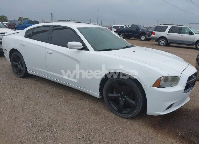 2014 Dodge Charger SXT PLUS (VIN 2C3CDXHG1EH122157) main photo