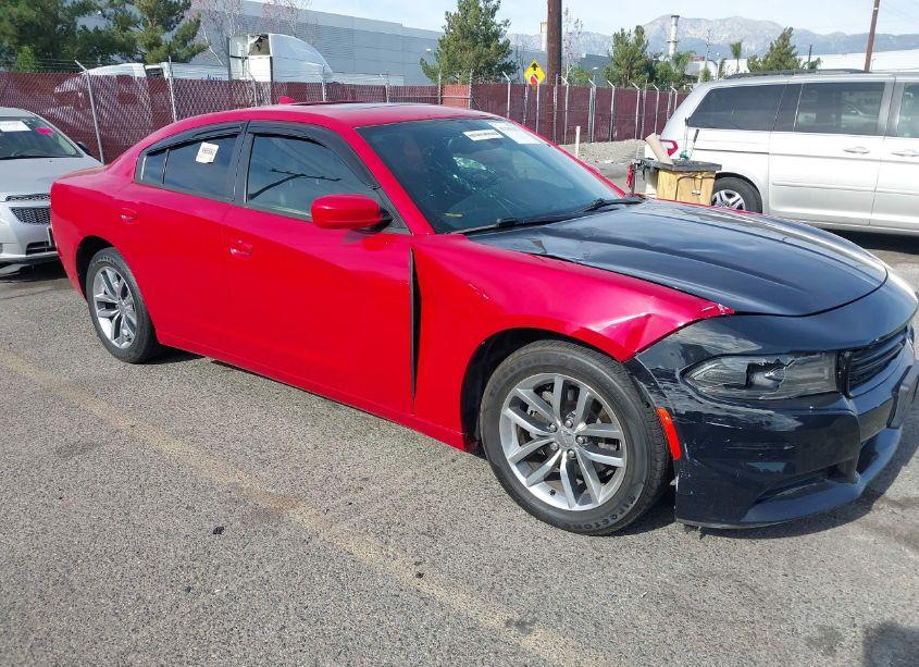 2015 Dodge Charger SXT (VIN 2C3CDXHG1FH827624) main photo