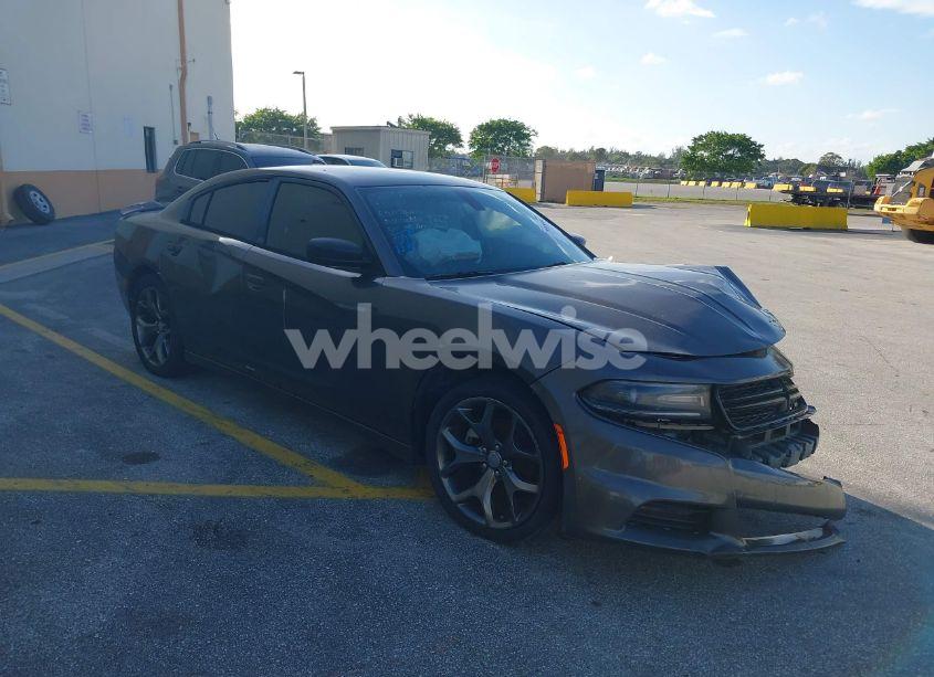 2015 Dodge Charger SXT (VIN 2C3CDXHG2FH843847) main photo