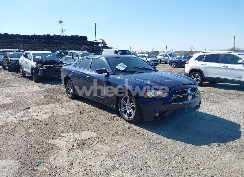 2013 Dodge Charger SXT (VIN 2C3CDXHG4DH563943) main photo
