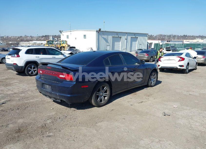 Photo 4 of 2013 Dodge Charger SXT (VIN 2C3CDXHG4DH563943)