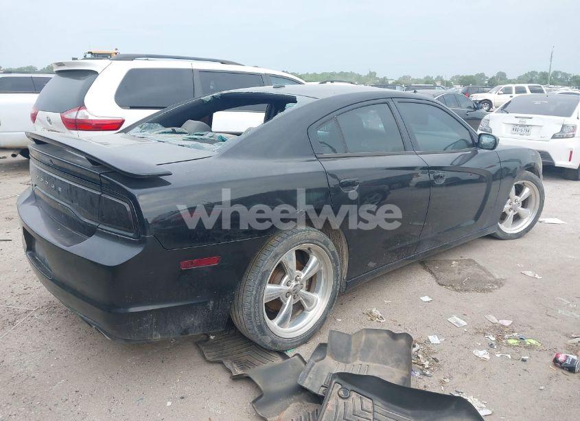 Photo 4 of 2013 Dodge Charger SXT (VIN 2C3CDXHG4DH574361)