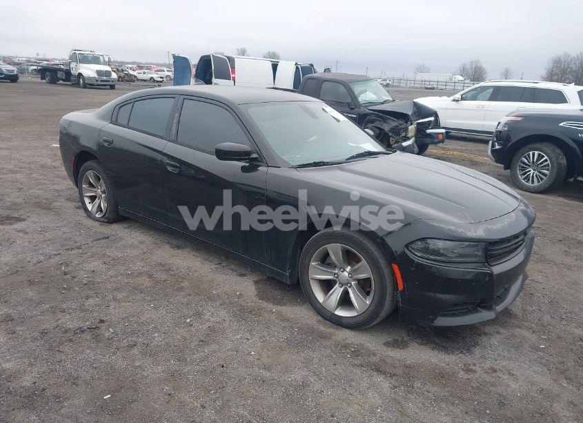 2015 Dodge Charger SXT (VIN 2C3CDXHG4FH819727) main photo