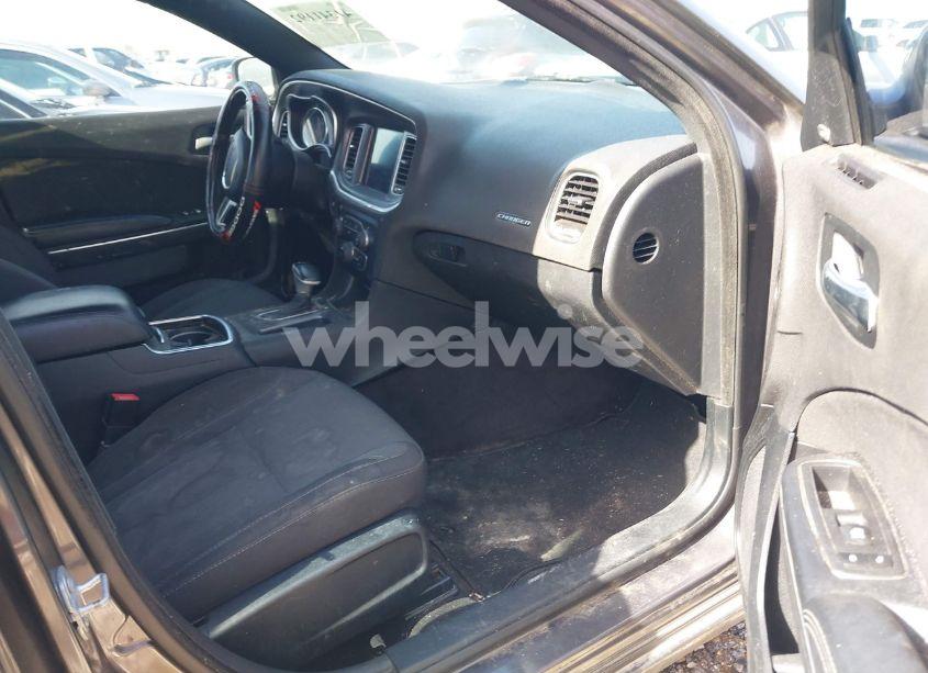 Photo 5 of 2017 Dodge Charger SXT RWD (VIN 2C3CDXHG5HH562340)