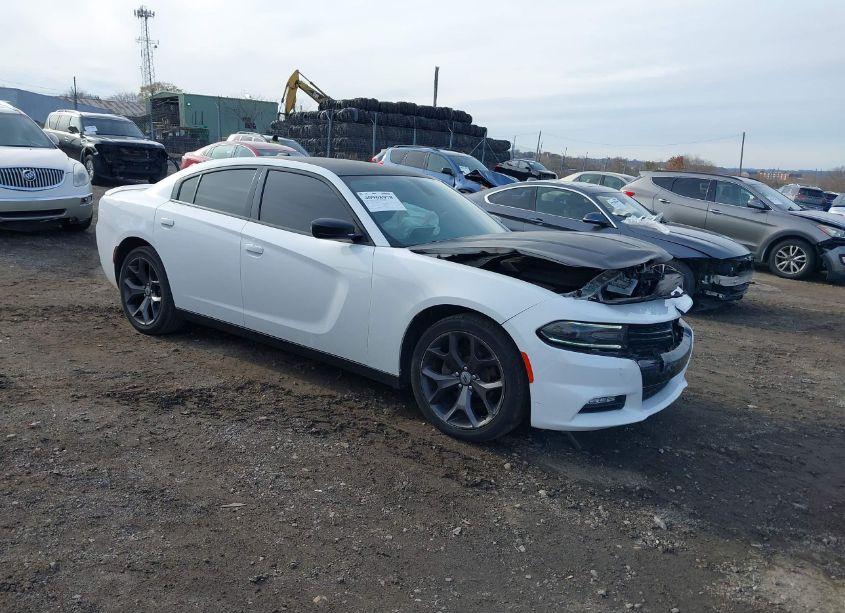 2017 Dodge Charger SXT RWD (VIN 2C3CDXHG6HH667324) main photo
