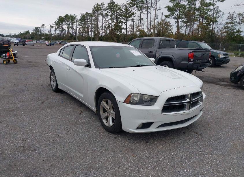 2014 Dodge Charger SXT (VIN 2C3CDXHG7EH267428) main photo