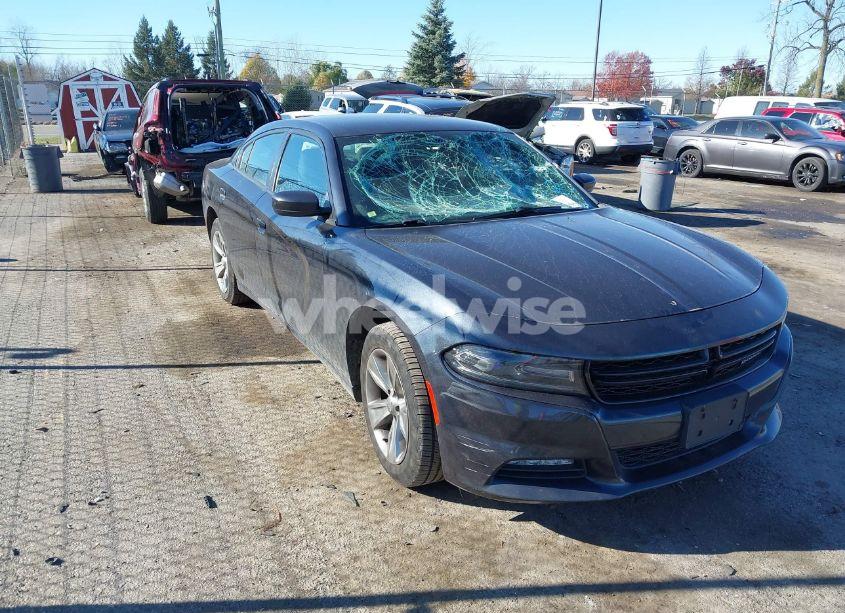 2017 Dodge Charger SXT RWD (VIN 2C3CDXHG7HH641928) main photo