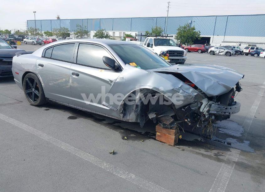 2014 Dodge Charger SXT (VIN 2C3CDXHGXEH215064) main photo