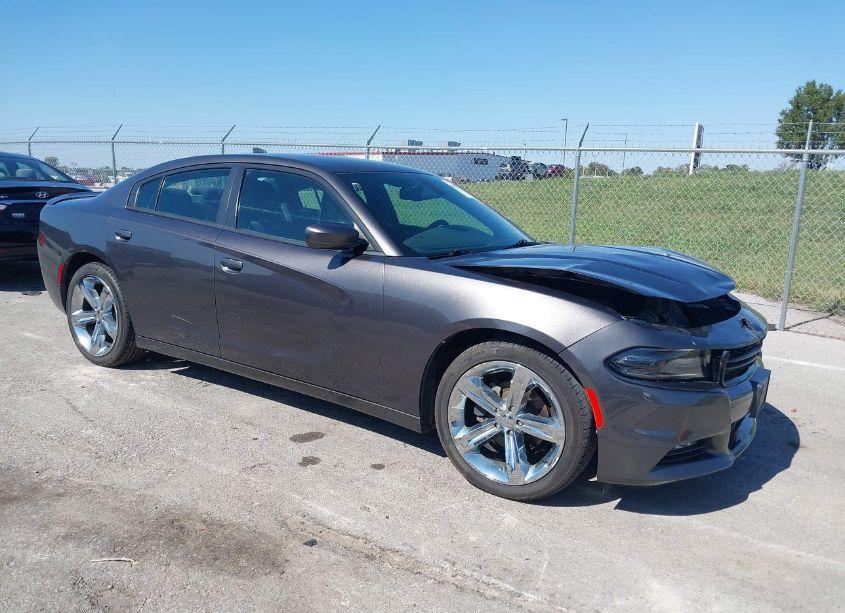 2015 Dodge Charger SXT (VIN 2C3CDXHGXFH724864) main photo