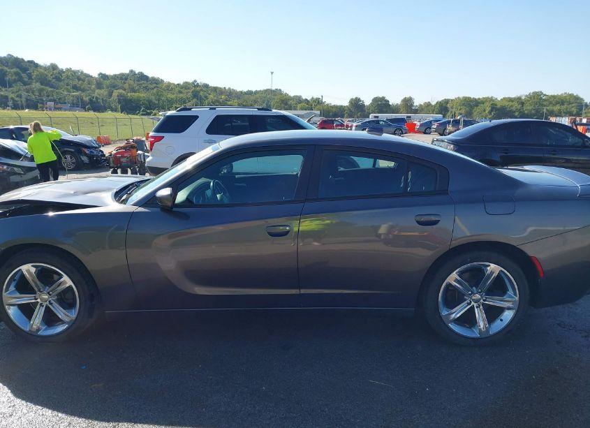 Photo 14 of 2015 Dodge Charger SXT (VIN 2C3CDXHGXFH724864)