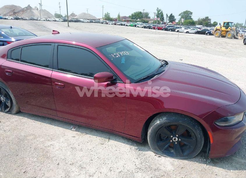 2017 Dodge Charger SXT RWD (VIN 2C3CDXHGXHH528670) main photo